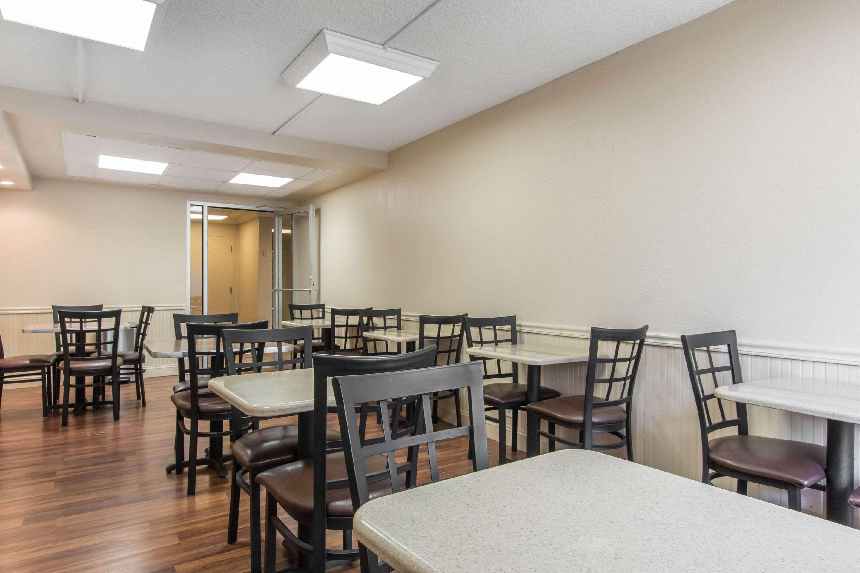 Econo Lodge Inn & Suites Joplin Exterior foto